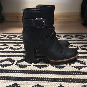 Naturalizer women’s Black Leather Ankle Boots